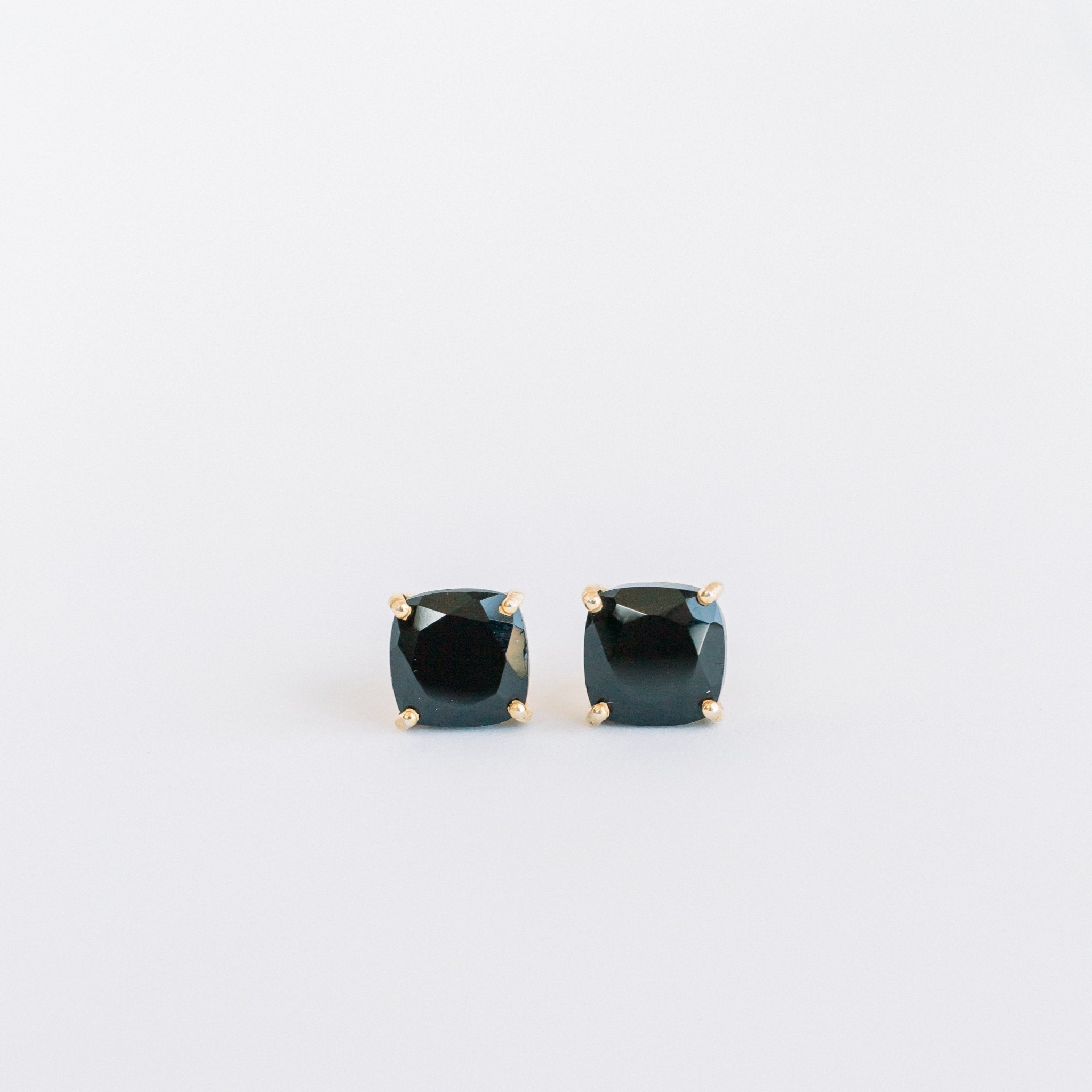 Emmy studs black onyx side view – natural gemstone stud earrings Elli Parr